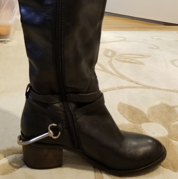 Boots - Picture 4 of 5